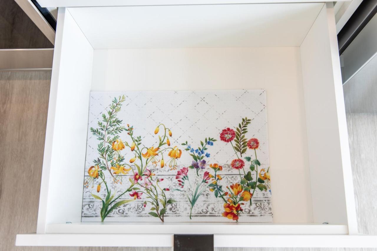 Brand New Luxury Downtown Near The Beach #13 Kelowna Luaran gambar