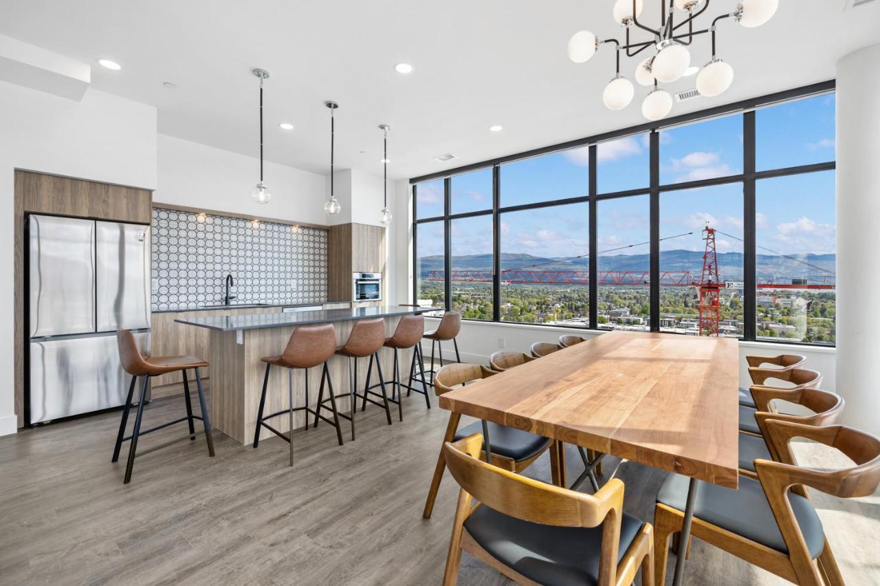 Brand New Luxury Downtown Near The Beach #13 Kelowna Luaran gambar