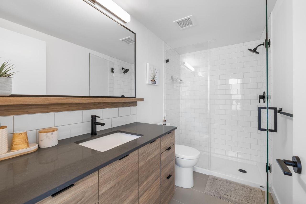 Brand New Luxury Downtown Near The Beach #13 Kelowna Luaran gambar